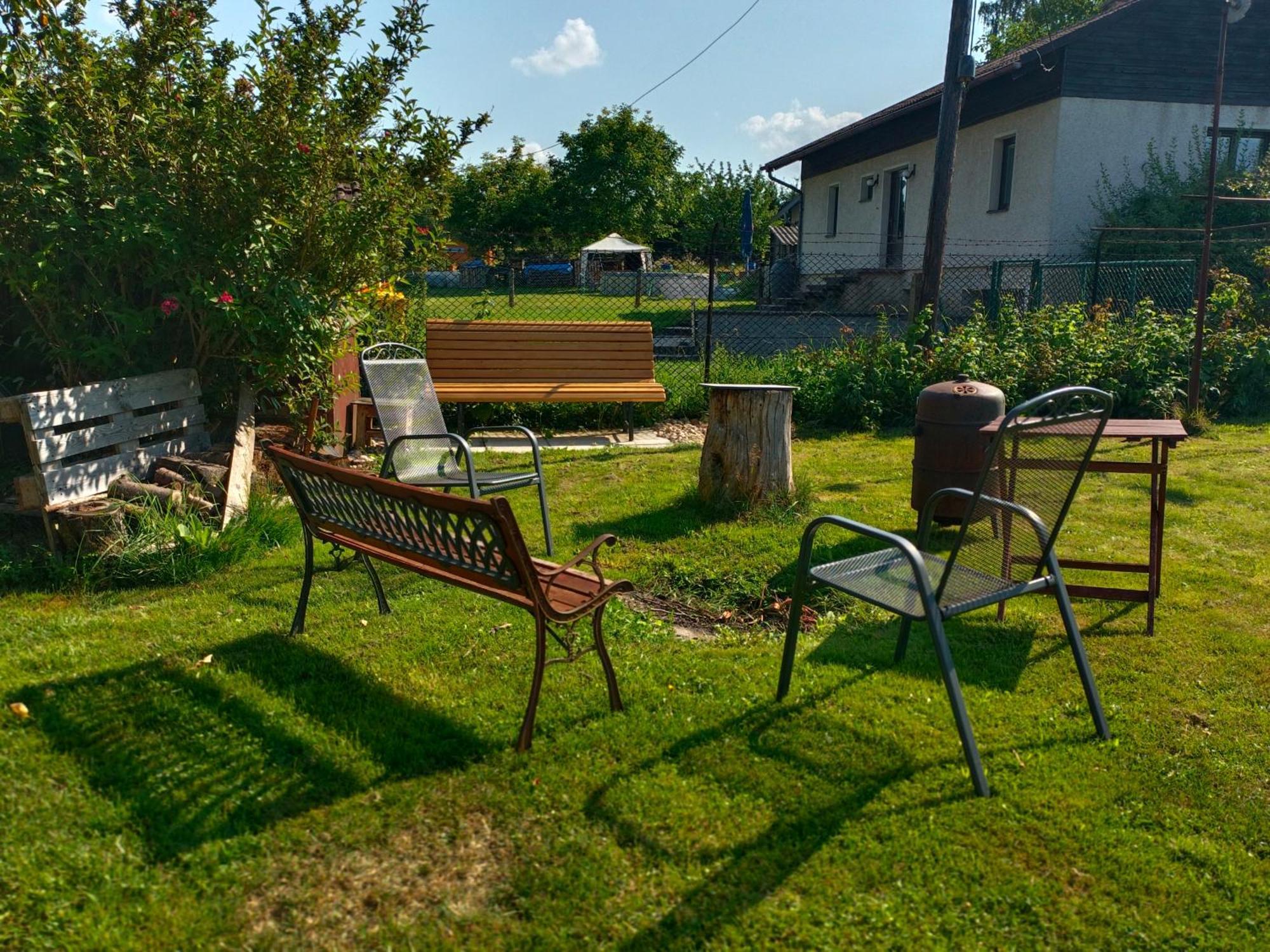 Apartman Za Lesem Červený Kostelec Kültér fotó